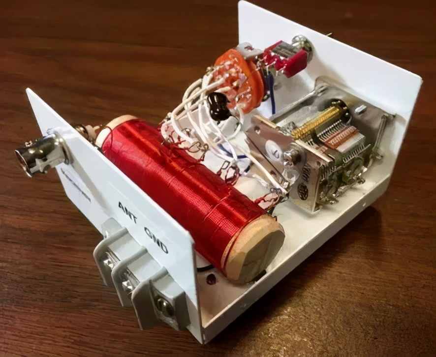 与俄罗斯Belka-DX接收器完美匹配的廉价天线调谐器的制作