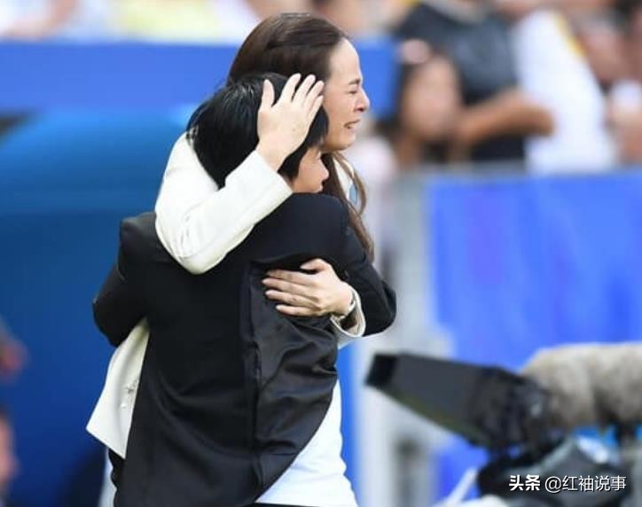 54岁泰国华裔名媛比邓文迪还厉害,54岁华裔名媛识大体