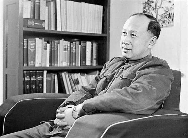 毛主席追悼会拟定亲属名单，长女李敏：少了父亲的亲侄子，贺麓成