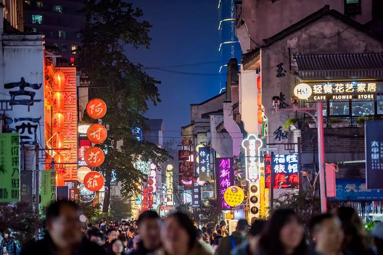 最热闹的网红美食一条街,十大美食网红街在哪