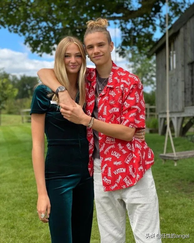 维多利亚太会经营,两个儿子的女友都成了她名下品牌的模特