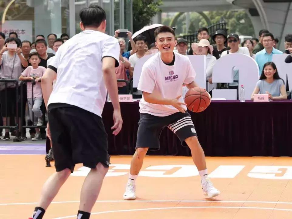 大鲨鱼罗汉琛、施宇晨出战，张兆旭解说，这是场什么比赛？