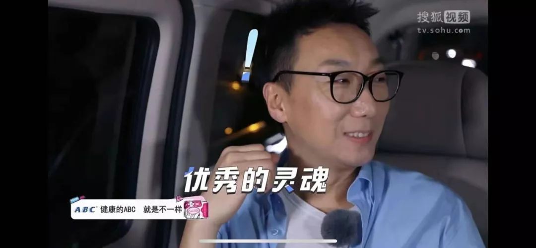 20岁杨超越一年收入,杨超越巅峰时期的收入