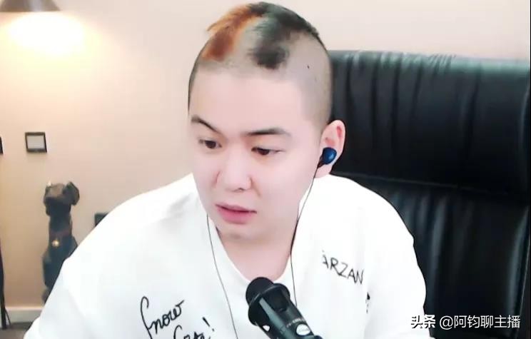 YY土豪真会玩,3851佛门“舞帝男团”亮相,利哥有望回归?