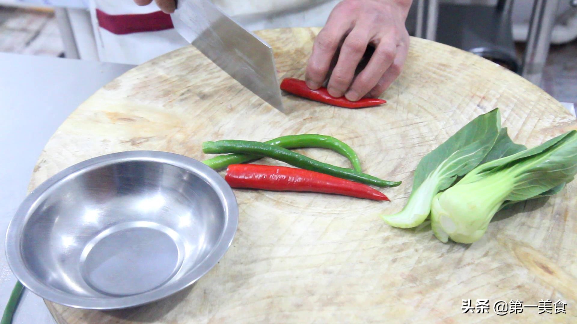 为什么饭店的鱼片滑嫩还不碎？关键在这一步，厨师长教你技巧