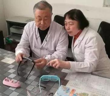 博士妈妈带6岁儿子,博士妈妈带5个月的女儿