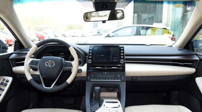 丰田凯美瑞双擎和亚洲龙油耗比较,丰田凯美瑞和亚洲龙有什么区别