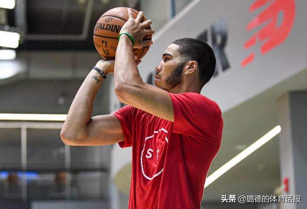 5折售欧文球衣，有意卡佩拉！塔图姆谈绿军季后赛出局：人心不齐