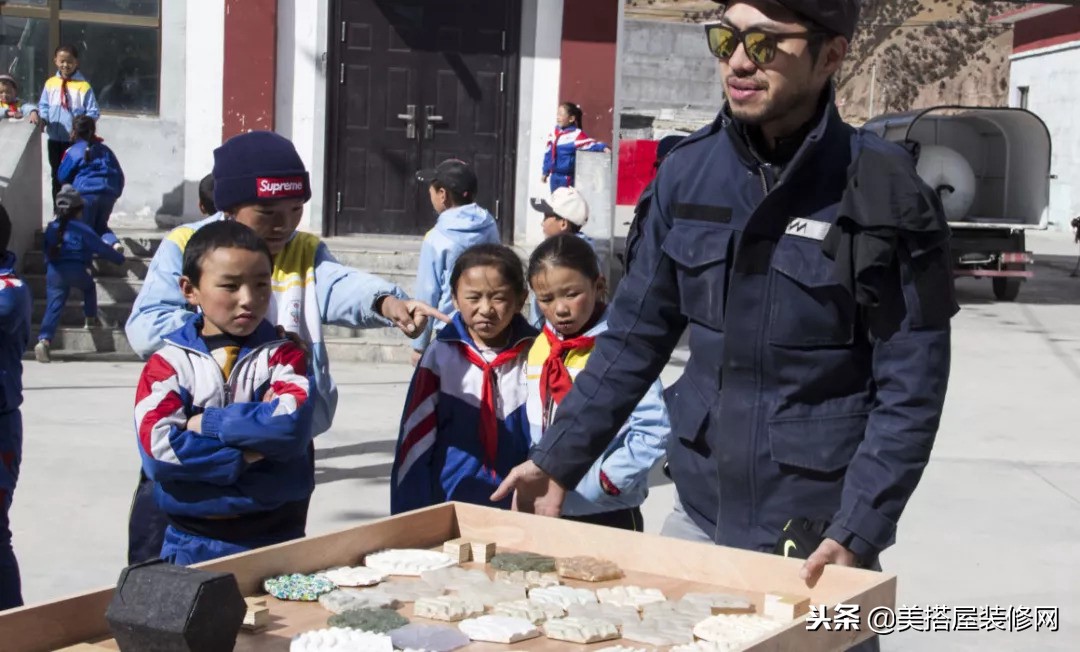 这位设计师给中国长脸了！他设计了一堆“垃圾”，却让……