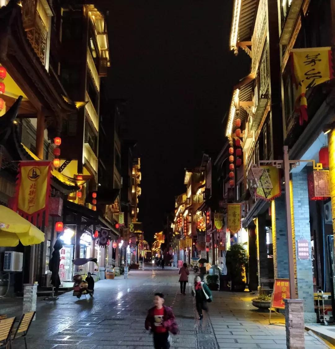 茅台镇酒糟搬运工,探访贵州茅台镇酱香酒