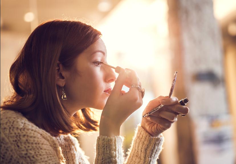 化妆为什么步骤正确还卡粉,为什么冬天化妆容易卡粉不服帖