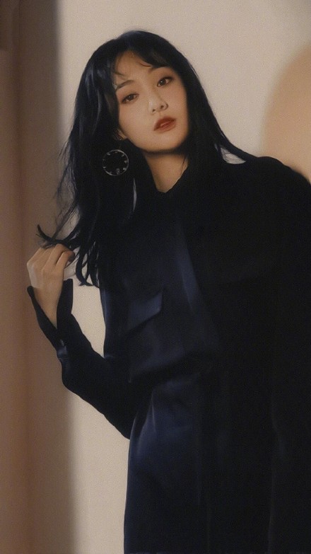 港风慵懒大波浪造型,港风复古卷发和妆容