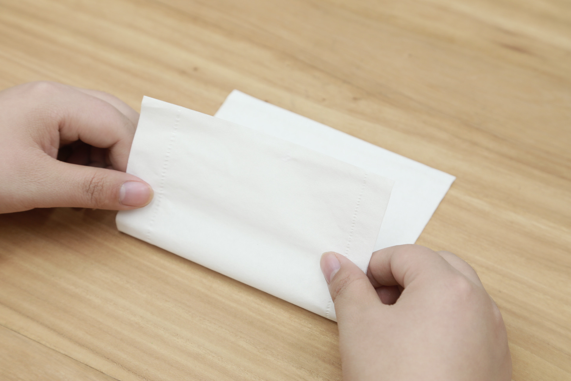 用卫生纸做手工简单又漂亮花朵,用卫生纸做花朵送给妈妈简单漂亮