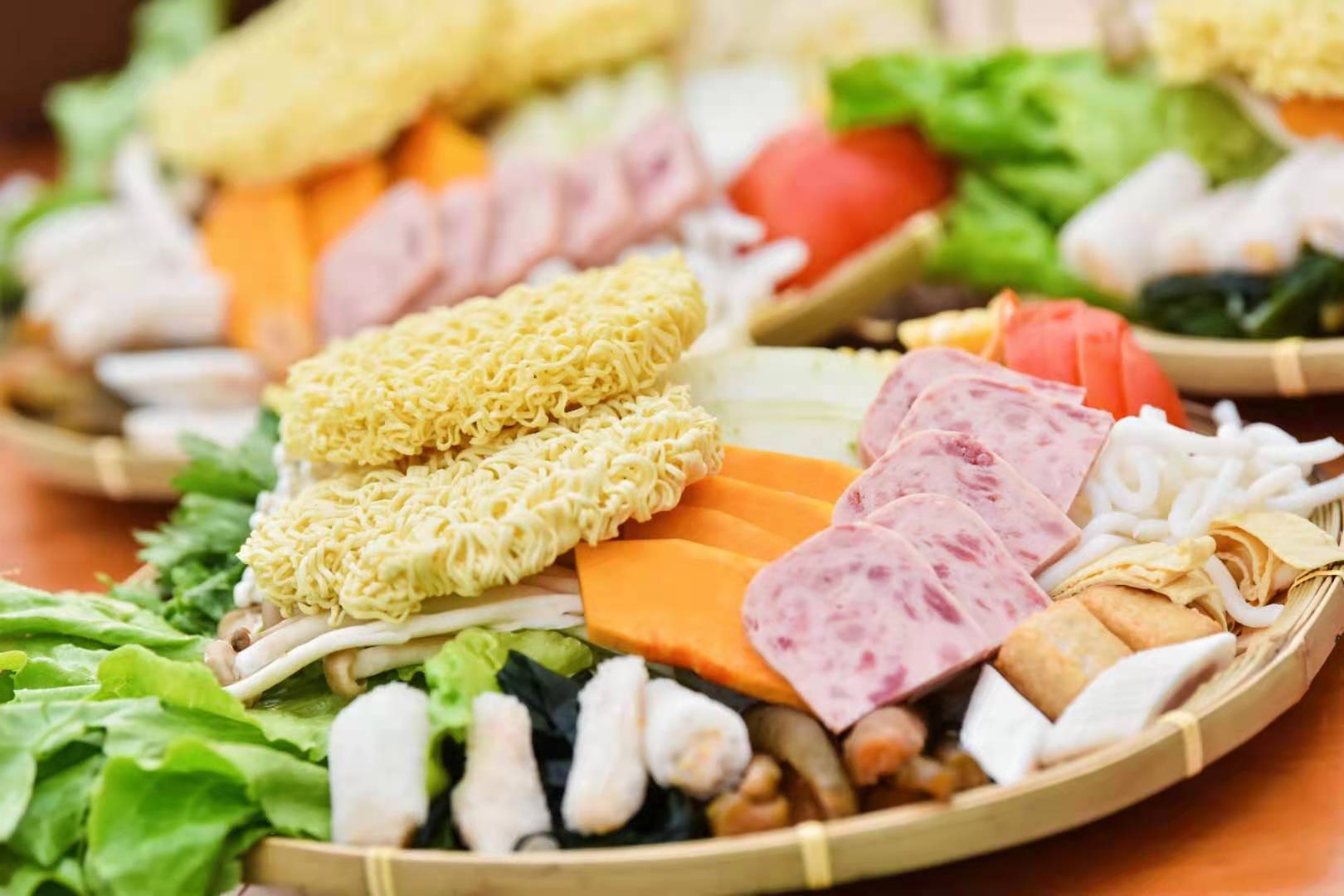 爱撒狗粮的男孩，更爱车还是更爱女友？