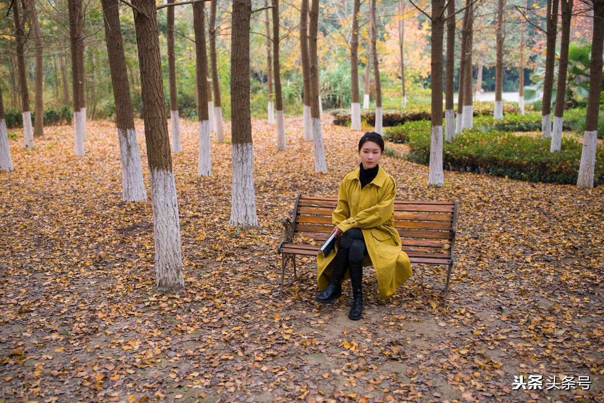 又是一季烟雨，妖娆得让你来不及拂去洒落一地的苍凉