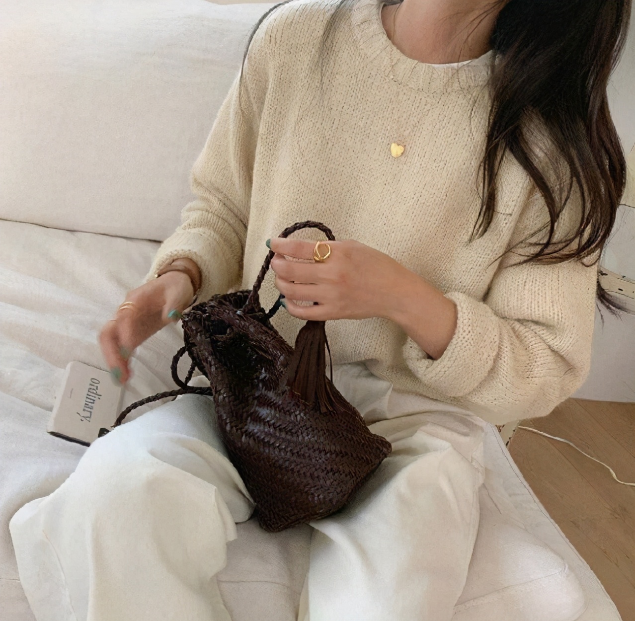 秋冬什么颜色穿得更显温柔,秋冬比较显高级的颜色搭配