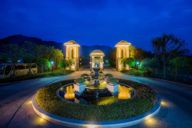 ¥599/套起!栖息30只孔雀!竹海环绕避世酒店竟全部用竹子造