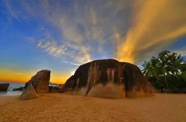 天涯海角就是一块大石头,海南岛天涯海角石头还在吗
