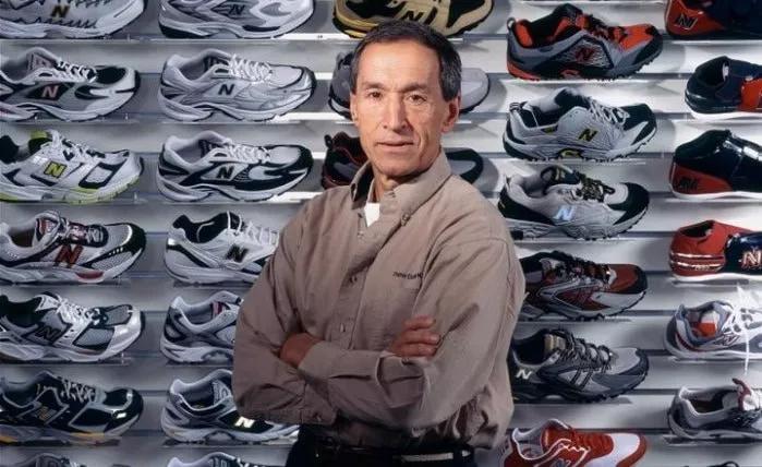 灰色运动鞋新百伦搭配,新百伦574灰色与元祖灰差别