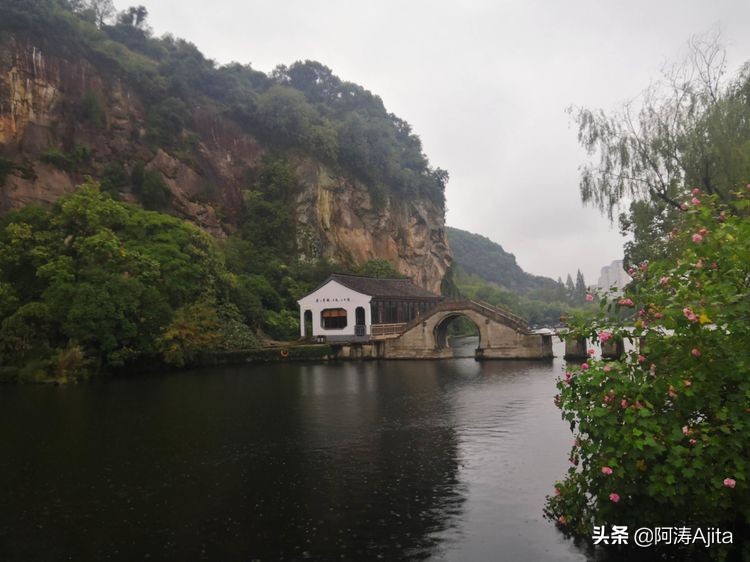 勿谓湖小,天在其中:绍兴东湖