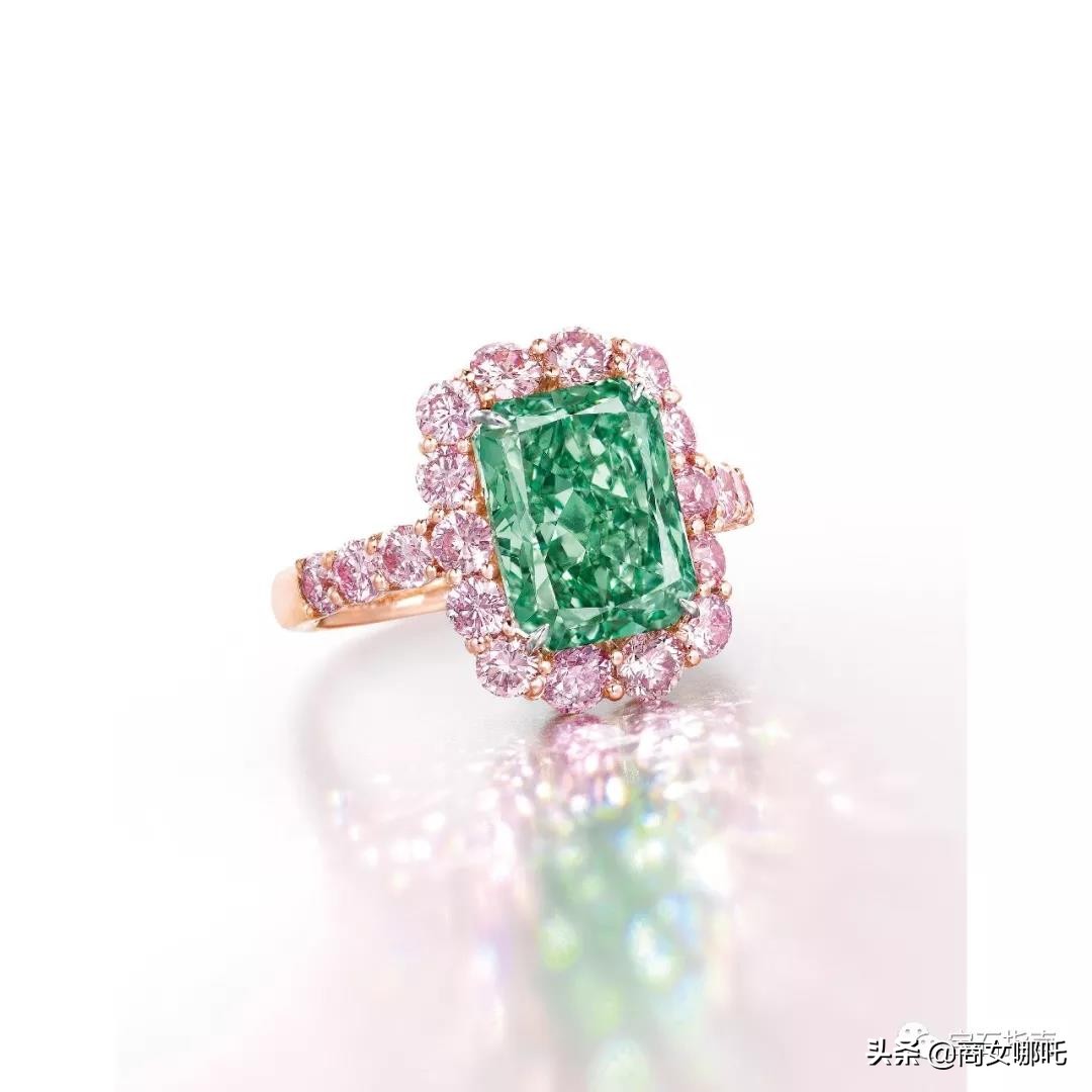 天然翡翠项链拍出2.14港元,香港翡翠4888克拉项链拍卖