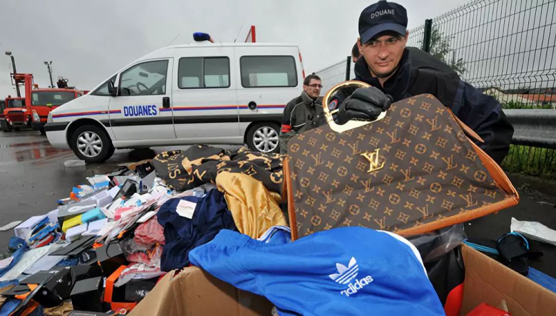 揭秘百亿暴利黑产：成本200敢卖10万，为何还有无数人抢着买？