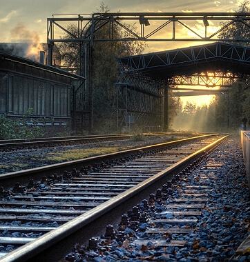 当你负债累累做到这4点,当你负债累累的时候该怎么熬下去