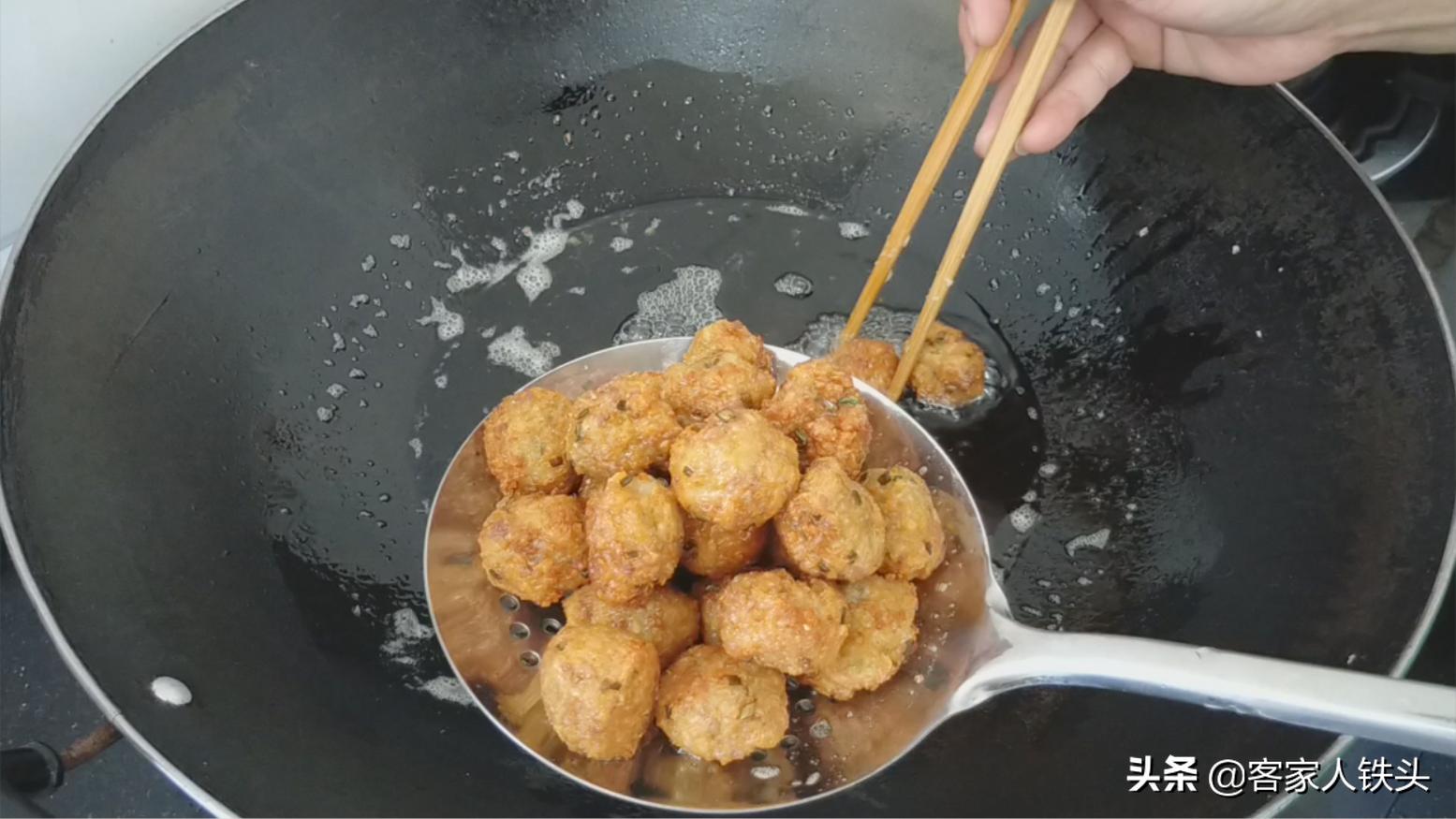 藕丸子怎样做出来q弹不易煮烂,怎样做莲藕丸子才好吃呢