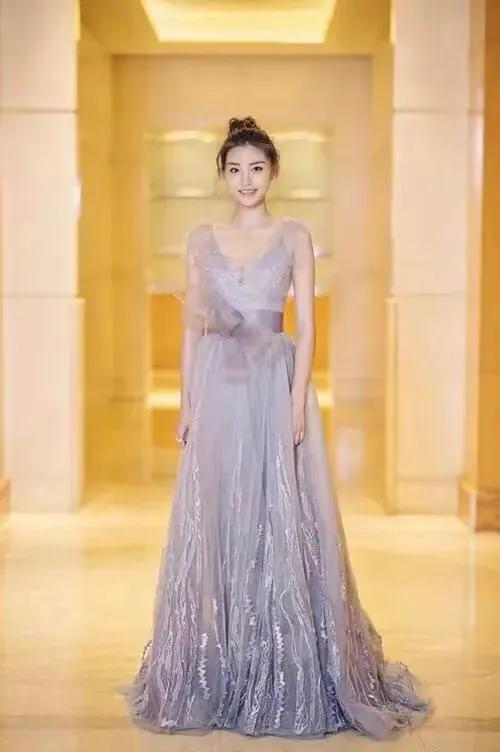 足球盛宴女主持人马凡舒简历,央视第一美女马凡舒春晚