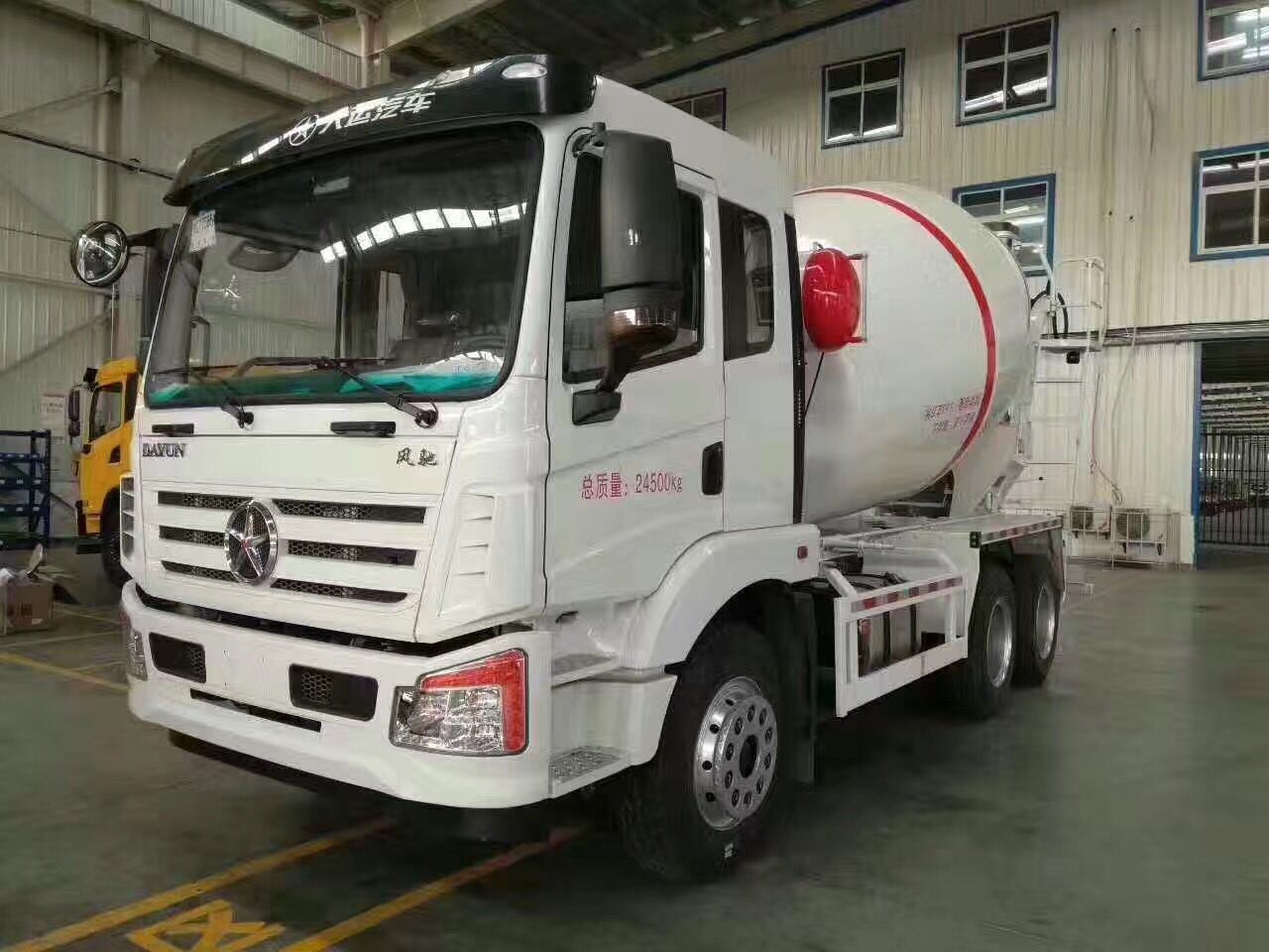 大运搅拌车新款国六前四后八,大运搅拌车价格