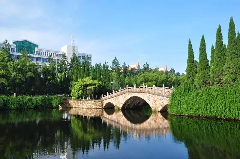 井冈山大学在井冈山上吗？19级萌新请听清——吉安火车站下车