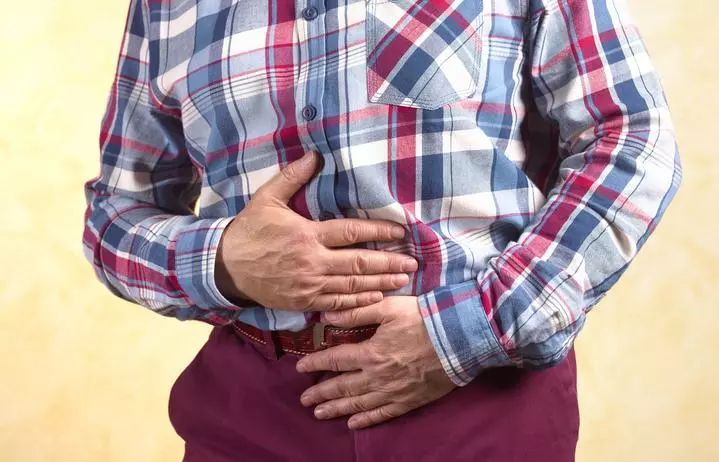 查出肠癌晚期，42岁男子崩溃：半年前体检没问题！他……