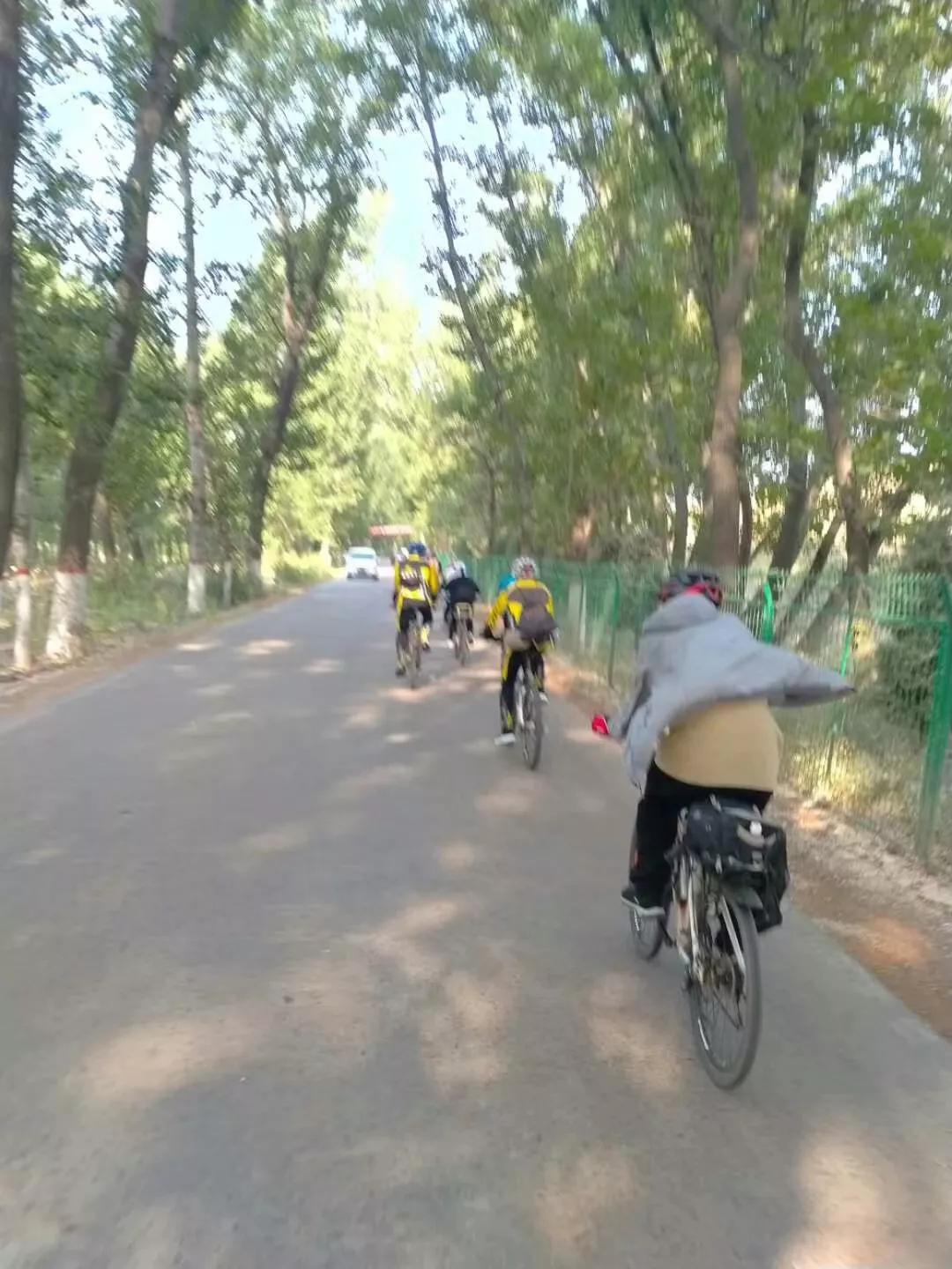 骑车子去月球,自己骑车出去旅游