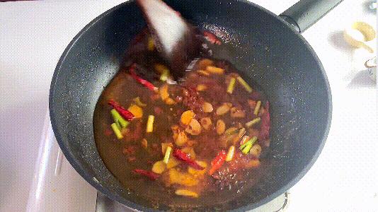 怎么样红烧鱼比较不腥又好吃,红烧鱼如何做到入味不破皮