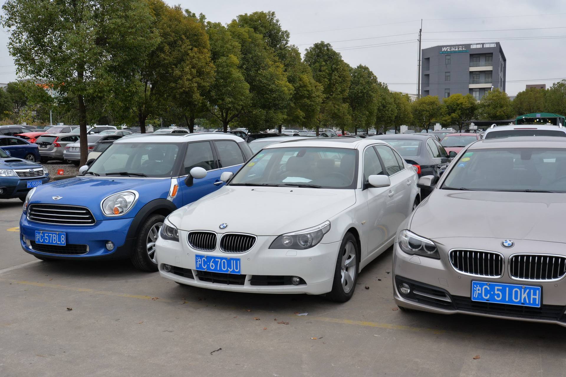 11万出头宝马5系，有电视带冰箱，顺丰小哥难自拔「路试笔记」