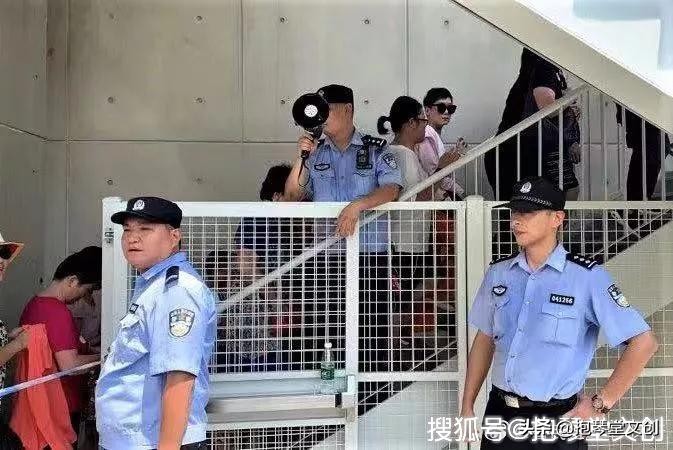 costco暂停营业视频,costco开业半天被买停罐车