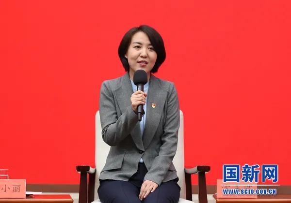 她们讲的故事，有两千五百万女*产党共**员的影子