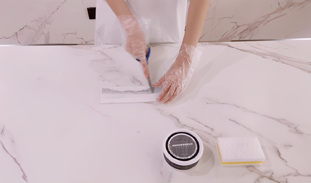 老厨房都是油污怎么贴瓷砖,厨房墙壁有油垢怎么贴瓷砖