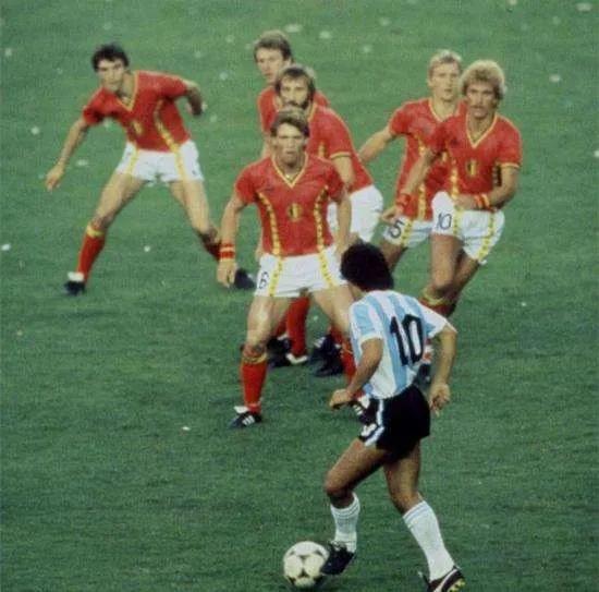 马拉多纳不可超越的传奇,拦不住的马拉多纳