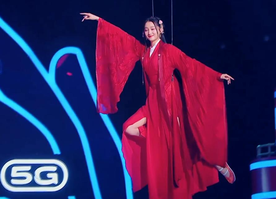 很奇怪没灵魂？“格格”跳舞秀大长腿被批既破坏美感又毫无风情