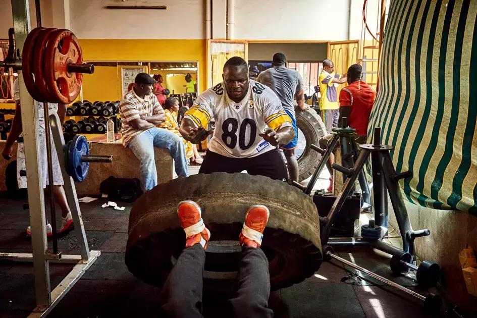 塞内加尔摔跤场景,塞内加尔人摔跤视频