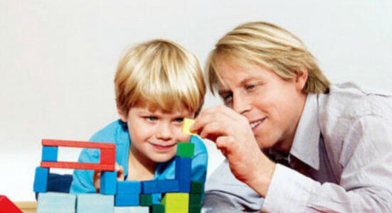 怎么启发孩子玩积木的勇气和兴趣,拼积木可以锻炼孩子的左右脑