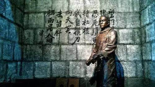 戊戌变法失败后谭嗣同为什么不逃,戊戌变法历史讲解谭嗣同