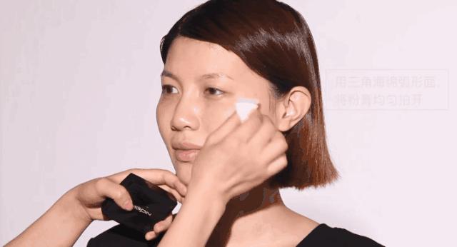 李佳琦狂卖4万件粉膏，激动到连喊6个OMG：真的特别好用