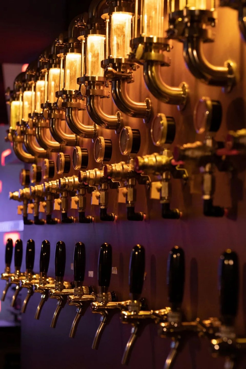 深圳水龙头酒吧，被空姐占领了