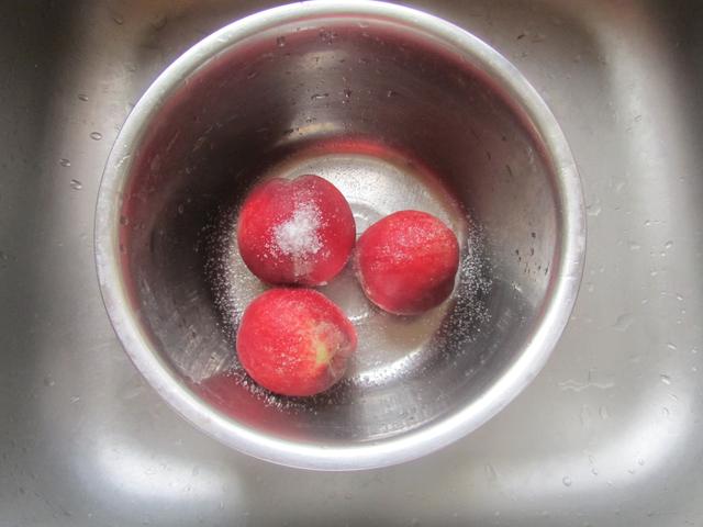 用盐洗桃子可以去桃毛吗,怎么洗桃子才能把桃子洗干净