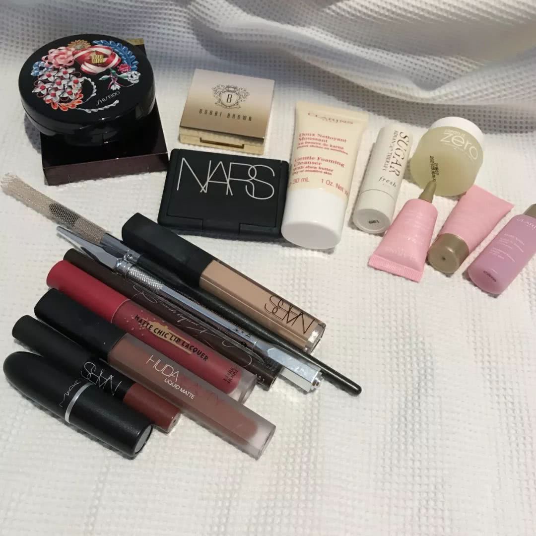 编辑部化妆包大公开,新年出行这样带就够了!