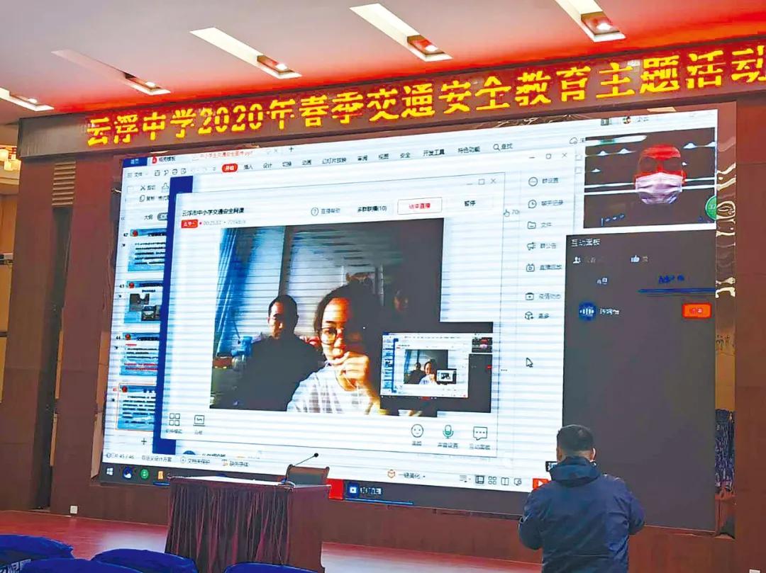 战疫时刻勇担当彰显中国力量,战疫中践初心挺身而出显担当