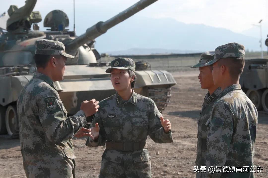 马和帕丽:“天山之花”,在铁甲洪流中绽放