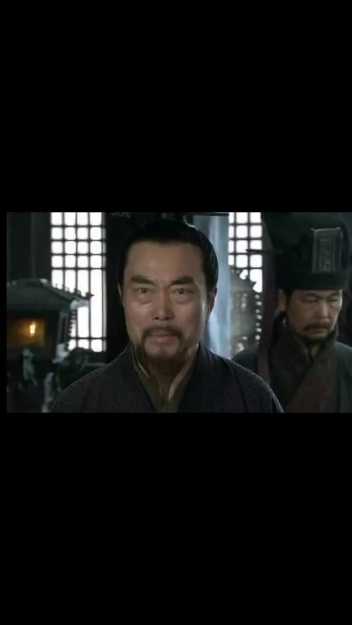 黄权和黄崇是父子关系吗,黄权投降曹魏刘备死后痛哭